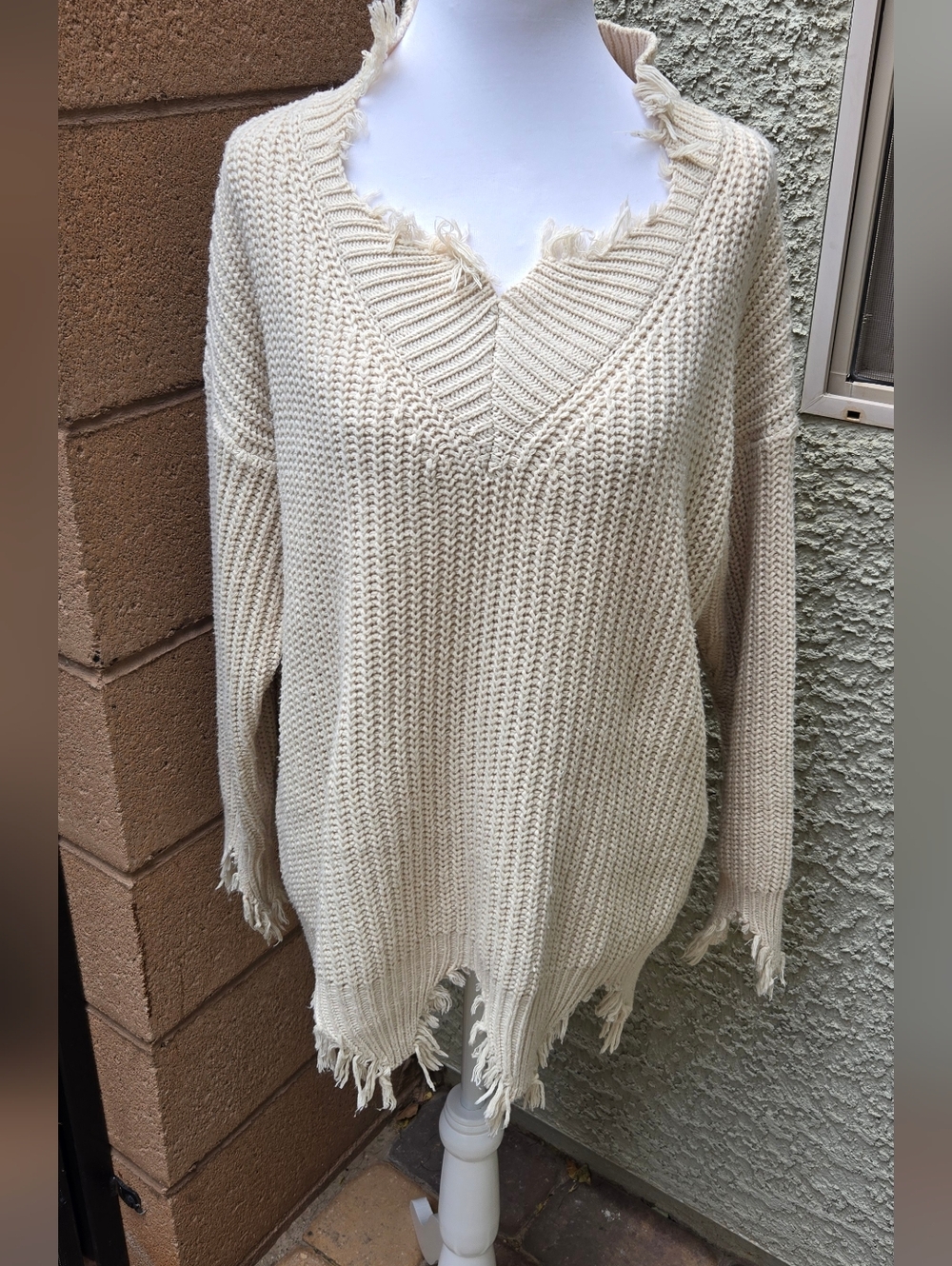 SEEK THE LABEL Frayed V-Neck Chunky Knit Sweater - Cream